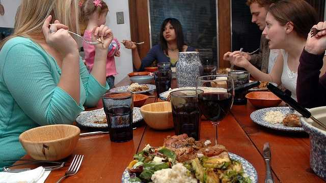 99226535_1b8a17cd7b_z.jpg 6. Set the example. If your child sees everyone eating healthy foods, they will want to eat healthy, according to sheknows.com.